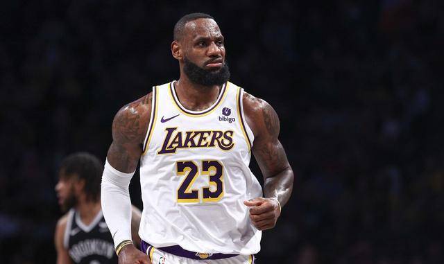  浓眉哥在篮网比赛中突破纪录，高光表现引发热议！-开云体育网页